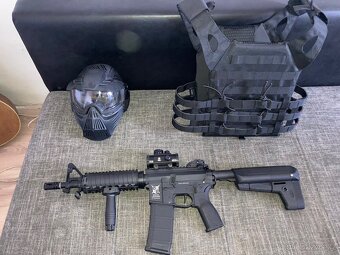 zbraň na airsoft + helma náboje a vesta - 2