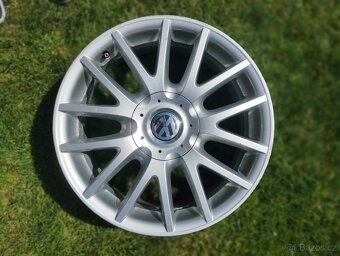 Prodám sadu originálních 17" disků VW - 2