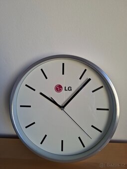 Nástěnné hodiny LG - 2
