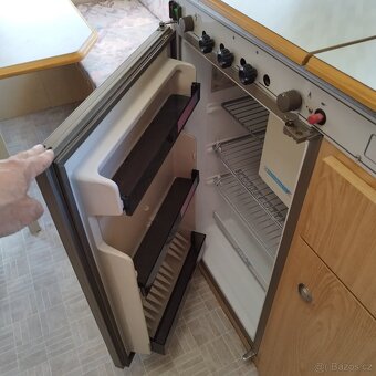 Prodám karavan Chateau 400 s předstanem - 2