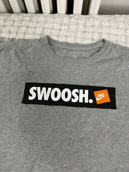 Nike Swoosh Tričko - S - 2