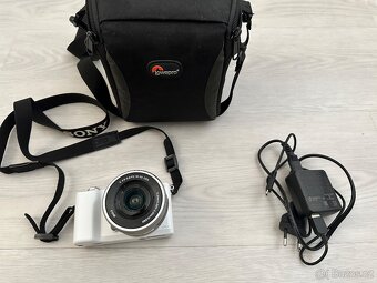 Sony Alpha A5100 (bílý) + 16–50mm objektiv – výborný stav, - 2