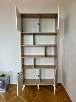Knihovna s dvířky - 2
