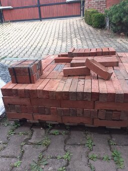 cihelné výřezy, štěrk, lícové obkladové pásky - 2
