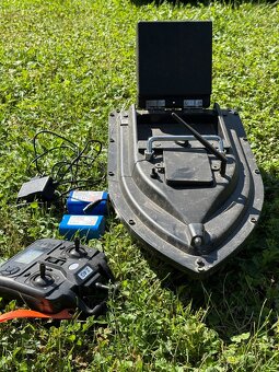 Zavazeci lodka GPS + nahradni baterie - 2