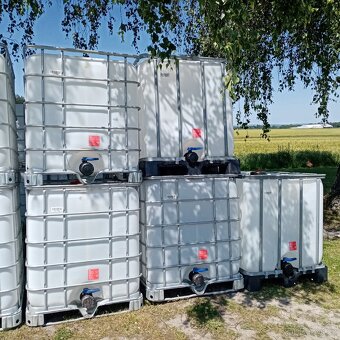 IBC nádrže kontejnery na 1000 litrů černé bílé - 2