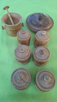 Retro - dřevěné + hrnky, konvice. - 2