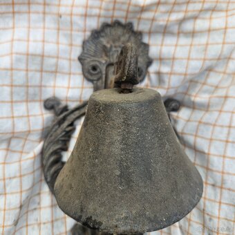 KLEPADLO NA DVEŘE SE ZVONCEM - 2