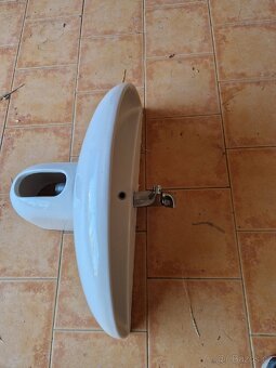 Umyvadlo včetně baterie - 2