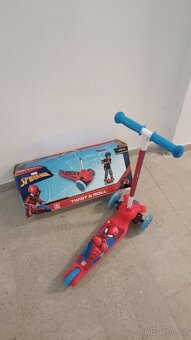 Mondo koloběžka Twist & Roll Spiderman - 2