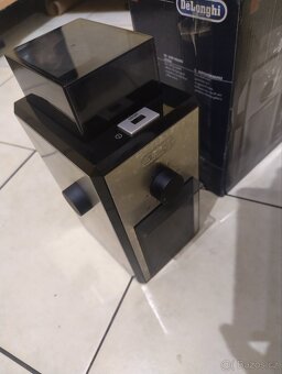 Mlýnek na kávu Delonghi - 2