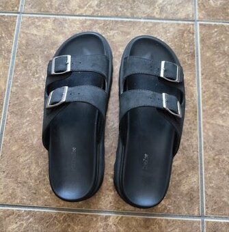 Dámské černé pantofle 38 - 2