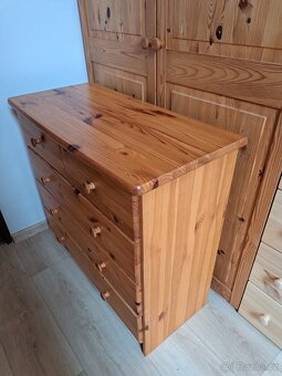 masivní komoda prostorná - 2