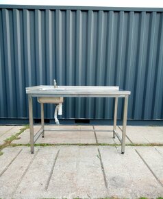 Nerezové stoly s dřezem - 2