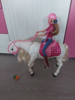 Chodící kůň MATTEL v Barbie jezdkyně - 2