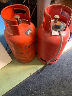Prodam kombinovany sporak s 2 ks plyn bomb - 2