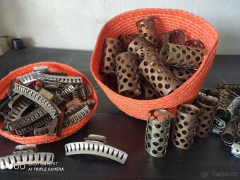 Retro kovové natáčky a skřipce z minulého století - 2