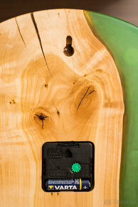 Hodiny třešeň se zeleným epoxidem - 2