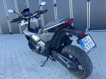 Honda x-adv 750 - 2