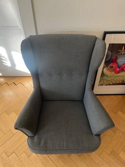 Šedivé křeslo ušák - 2