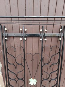 KOVANÁ STĚNA -VEŠAK SLEVA - 2