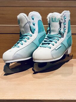 Dívčí brusle 37 - 2