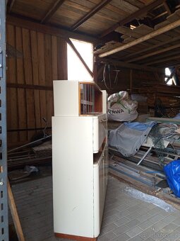 Kredenc ze 60-tých let - 2