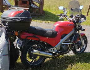 Honda NTV650 REVERE - Nová zadní guma - 2