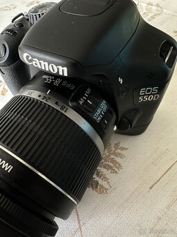 Canon EOS 550D + objektiv 18-55mm EFS IS 3.5-5.6 - 2