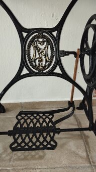 Stolek Singer - 2