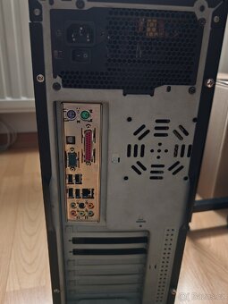 Stolní starší PC ~ Bez grafické karty - 2