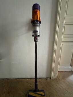 Vysavač Dyson v12 - 2