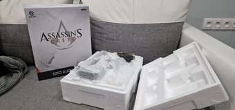 Iron Studios 1/10 Ezio Auditore Deluxe edition soška - 2