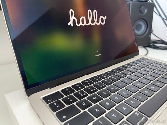 Prodám MacBook Air s čipem M2 – 16 GB RAM, 256 GB SSD - 2