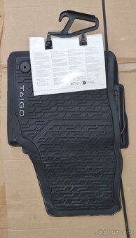 VW Taigo originál sada gumových koberců - 2