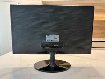 Monitor Samsung Full HD S24D300H - 2