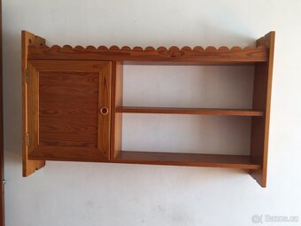 DŘEVĚNÁ -SKŘÍNKA- POLICE - VITRÍNA - 2