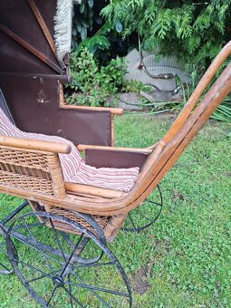 Starožitný kočárek pro panenky č. 950 - 2