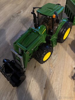 Bruder traktor John Deer s vlekem, vlek, vysokozdvižný vozík - 2