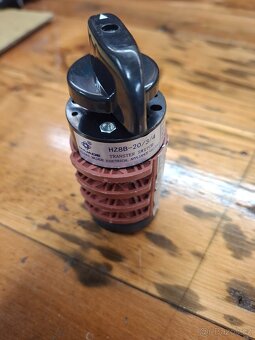 HZ8B-20/3/4  Přepínač - 2