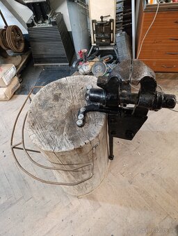 Kovářský svěrák a špalek - 2