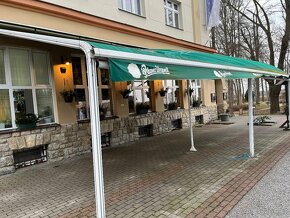 Pergola PilsnerUrquell s roztahovací markýzou - 2