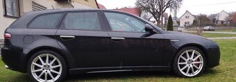 Alfa Romeo 159 kapota , dveře , blatníky a Ti interiér - 2