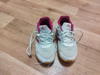 Halová dívčí obuv Adidas vel 36 1/4 - 2