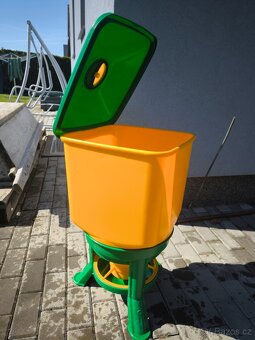 Krmítko pro drůbež velké - 2