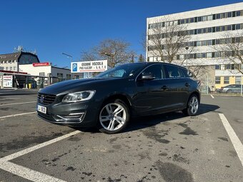 Krásné Volvo V60 D6 AWD 208KW, TAŽNÉ 1800KG - 2