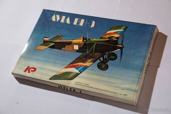 spousta modelů letadel 1/72 - 2