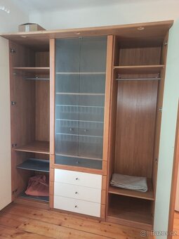 Skříň Ikea se světelným pásem - 2