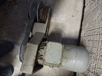 Elektromotor s variátorem a brzdou - 2