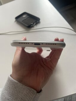 Apple iPhone xr - 2